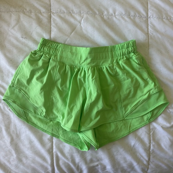 Lululemon Hotty Hot Low-Rise Lined Short 2.5” - Picture 1 of 4
